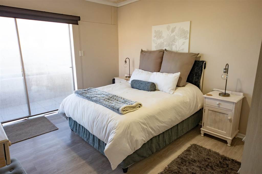 2 Bed Penthouse in Port Owen photo number 9