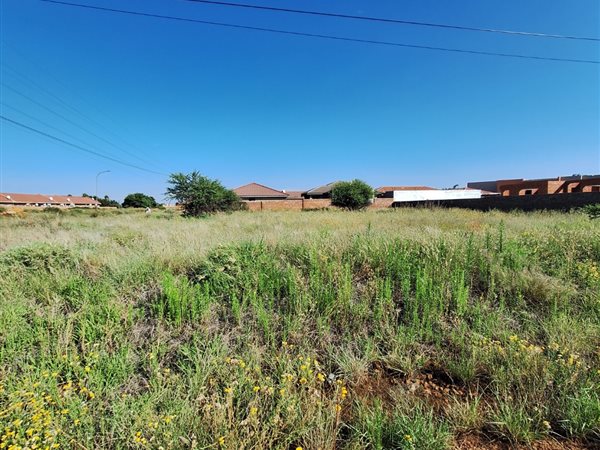 1122 m² Land available in Minerva Gardens