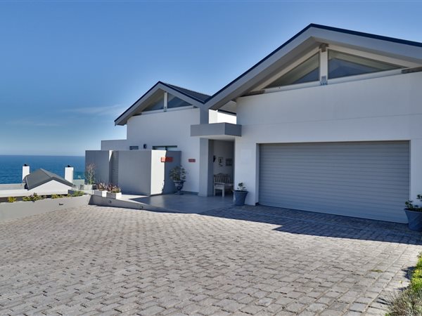 5 Bed House in Pinnacle Point Golf Estate