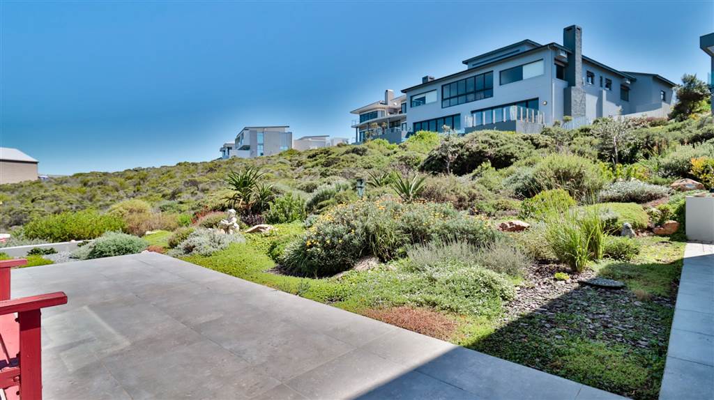 5 Bed House in Pinnacle Point Golf Estate photo number 29