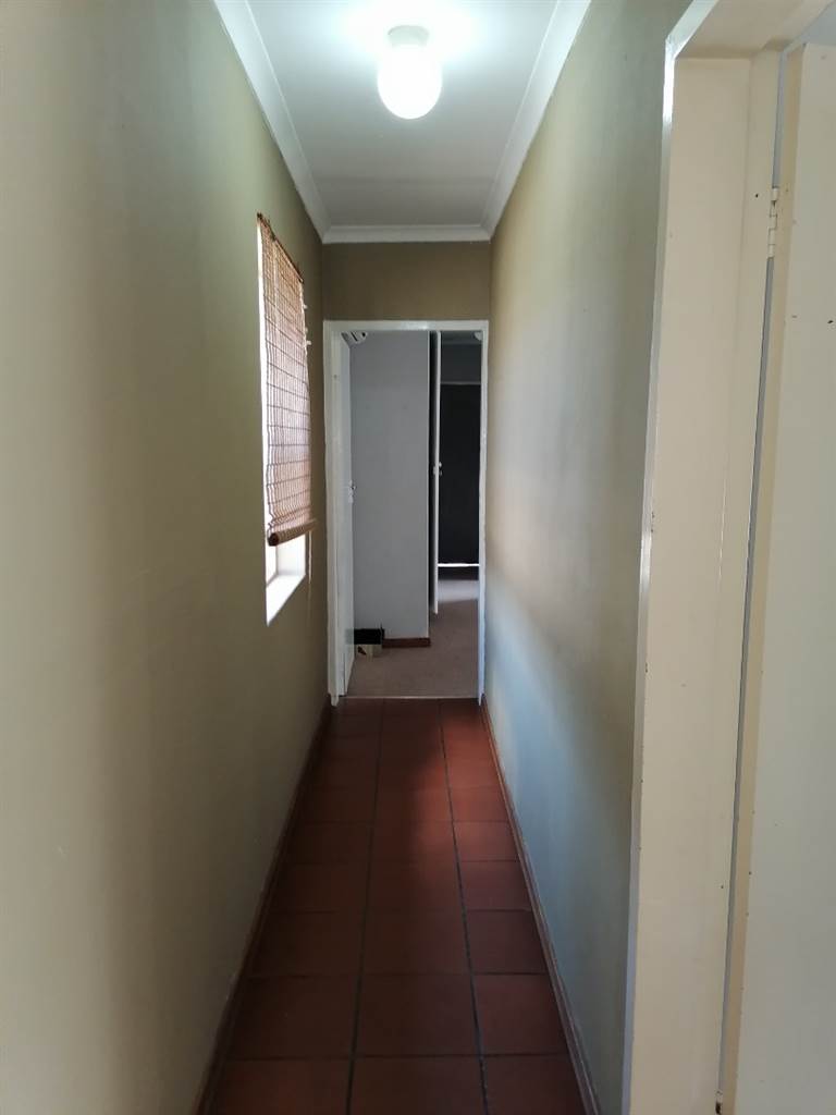 4 Bed House in Rietfontein photo number 10