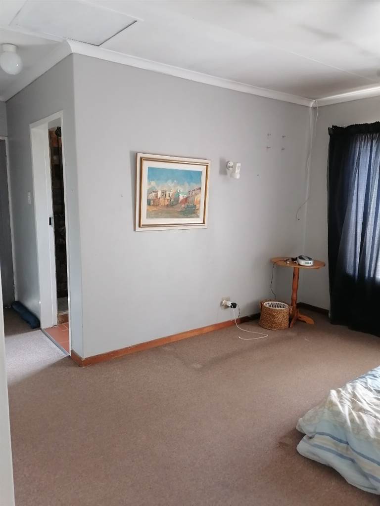 4 Bed House in Rietfontein photo number 15