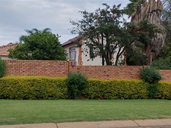 4 Bedroom House 4 Bedroom House