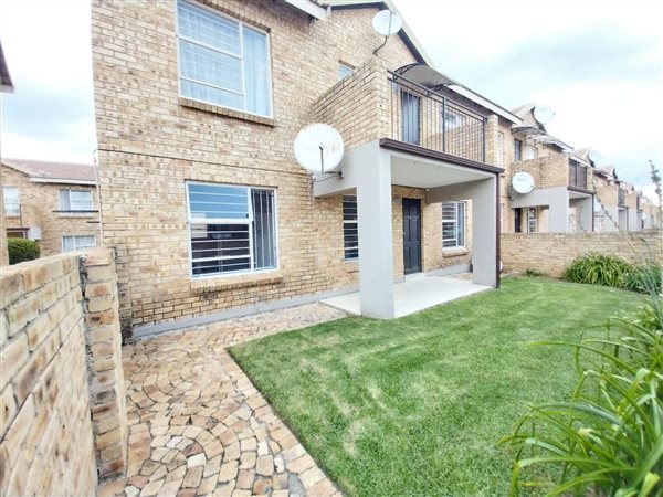 2 Bed Apartment in Roodepoort Central