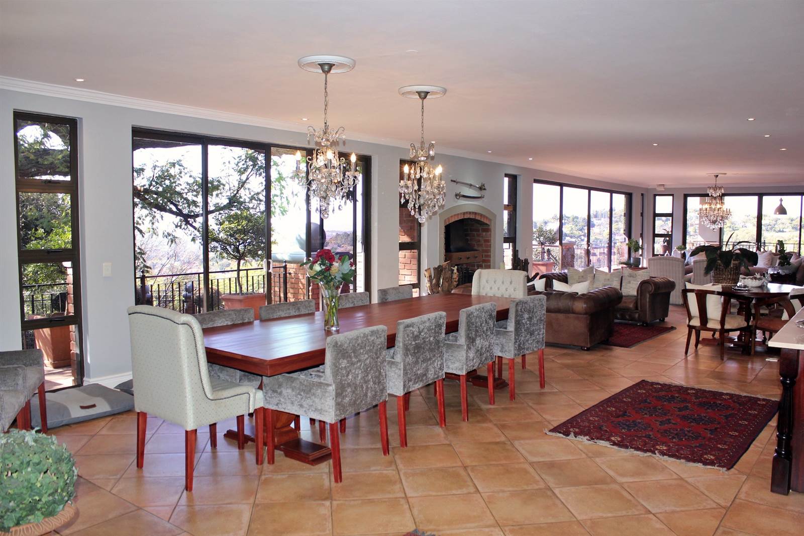 6 Bed House in Waterkloof Ridge photo number 12