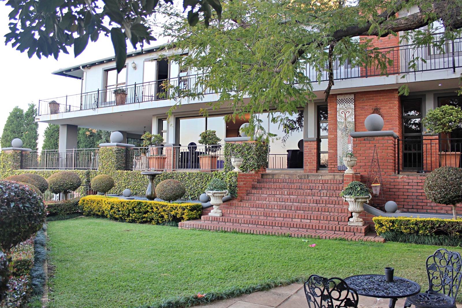 6 Bed House in Waterkloof Ridge photo number 1