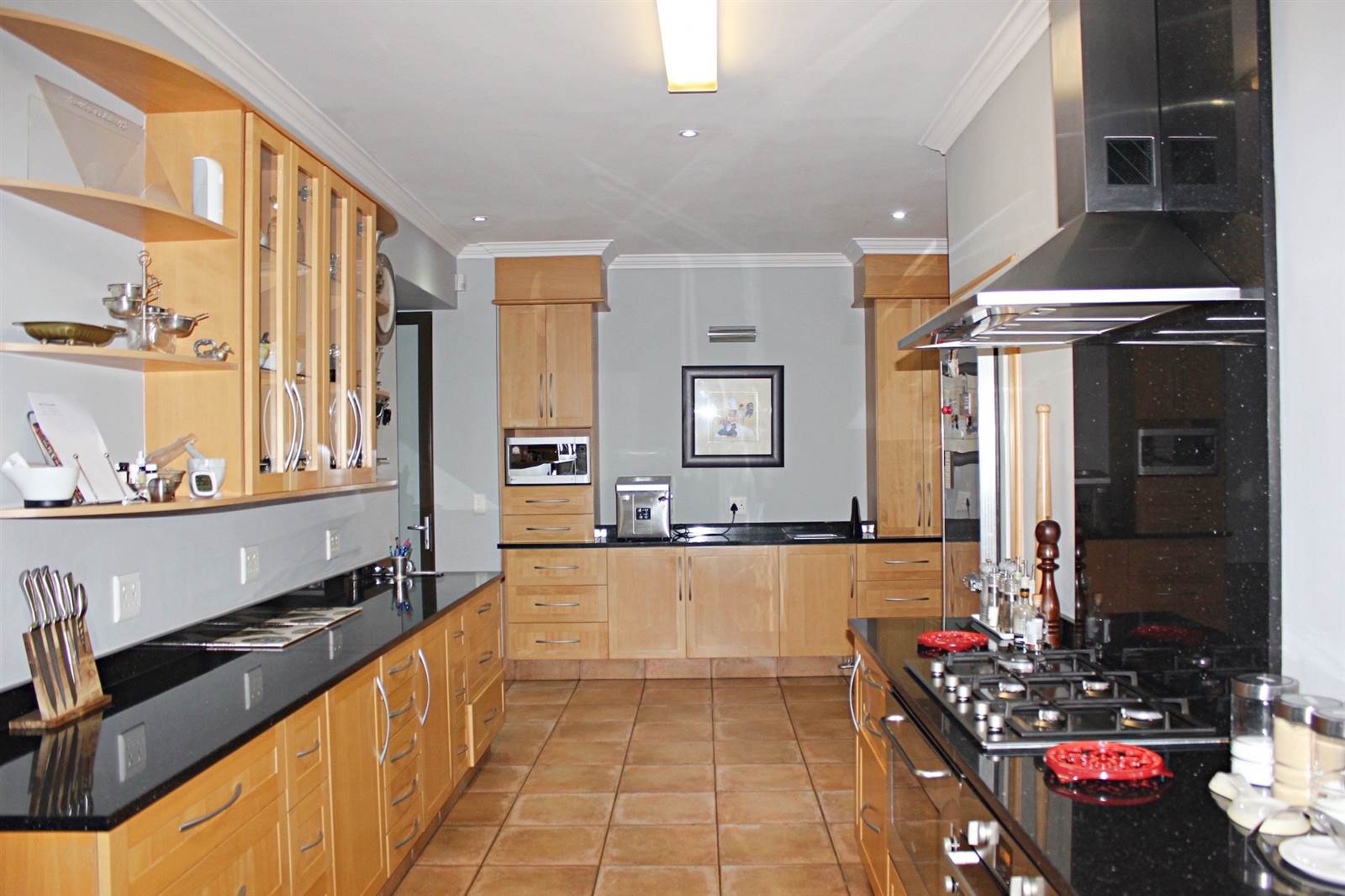 6 Bed House in Waterkloof Ridge photo number 23