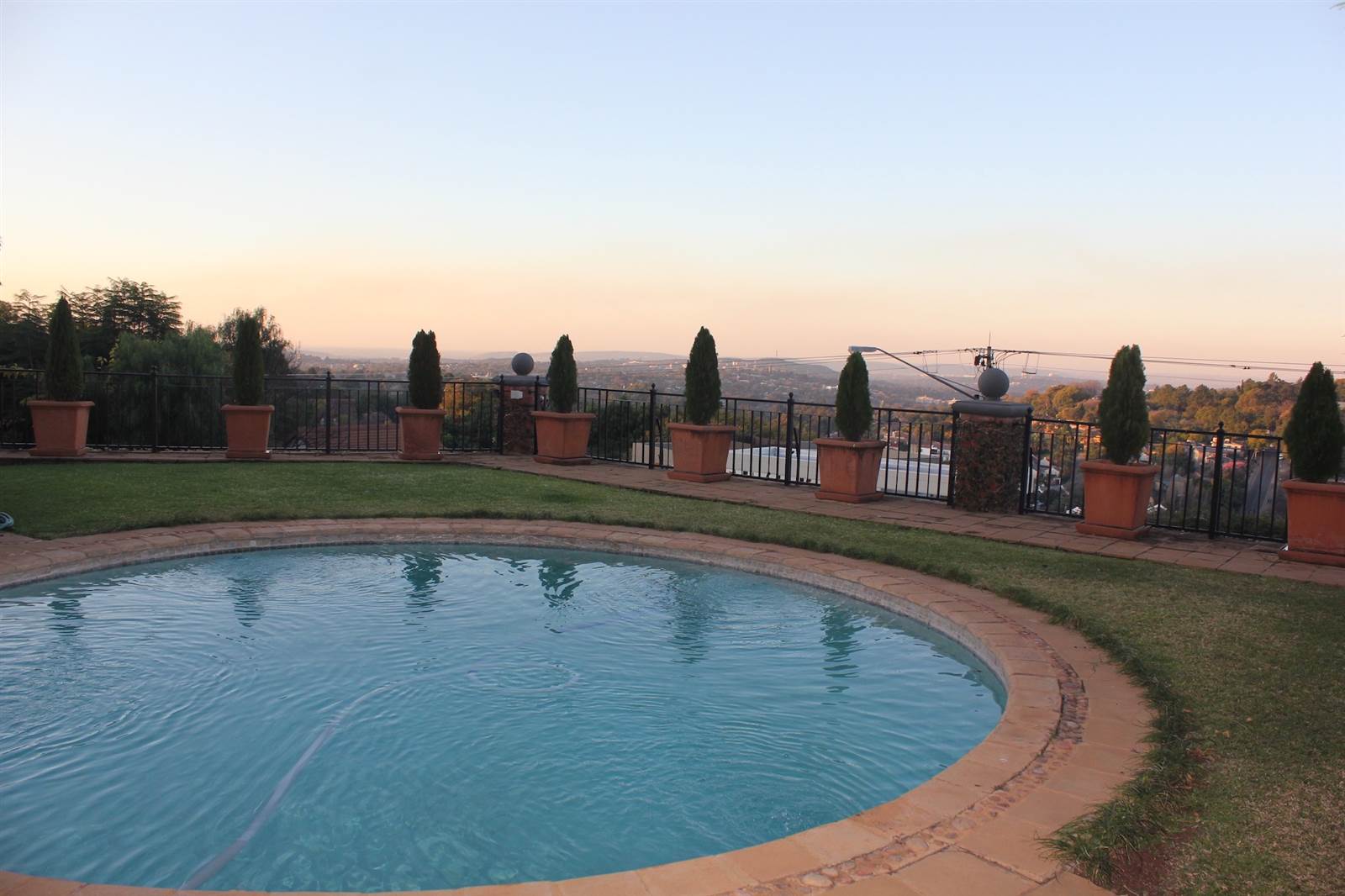 6 Bed House in Waterkloof Ridge photo number 4