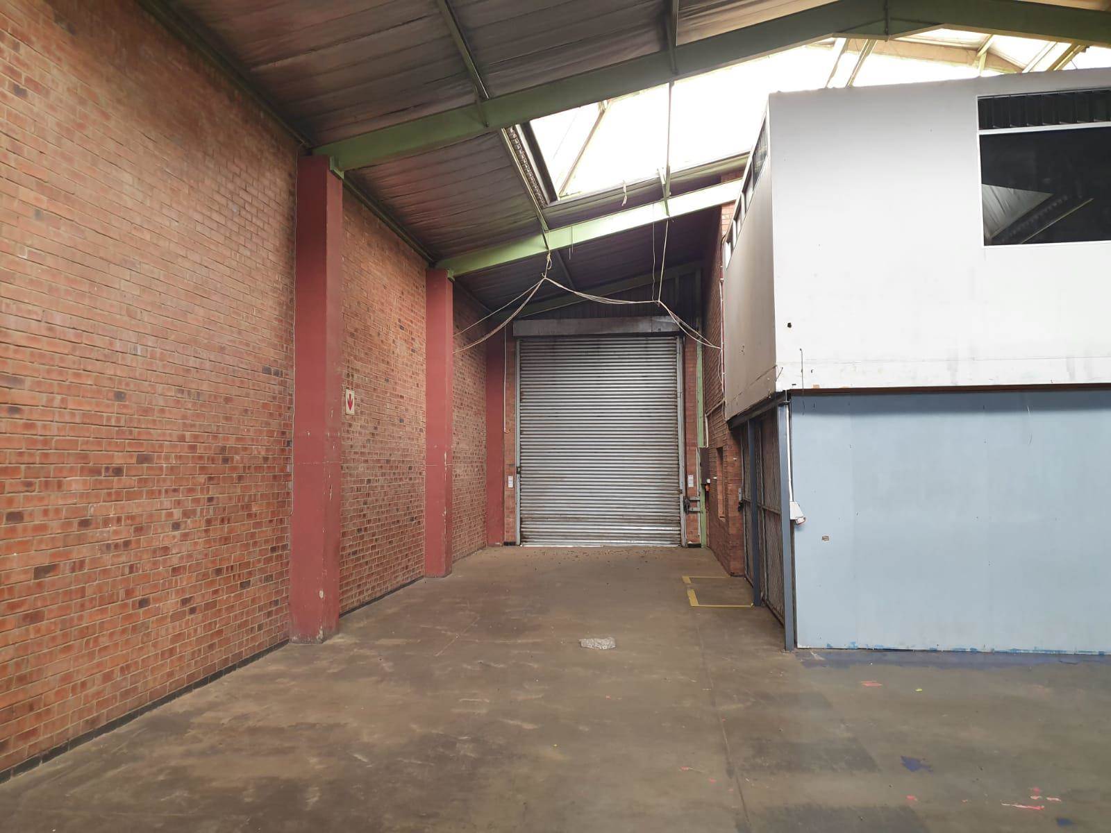 396  m² Industrial space in Prolecon photo number 4