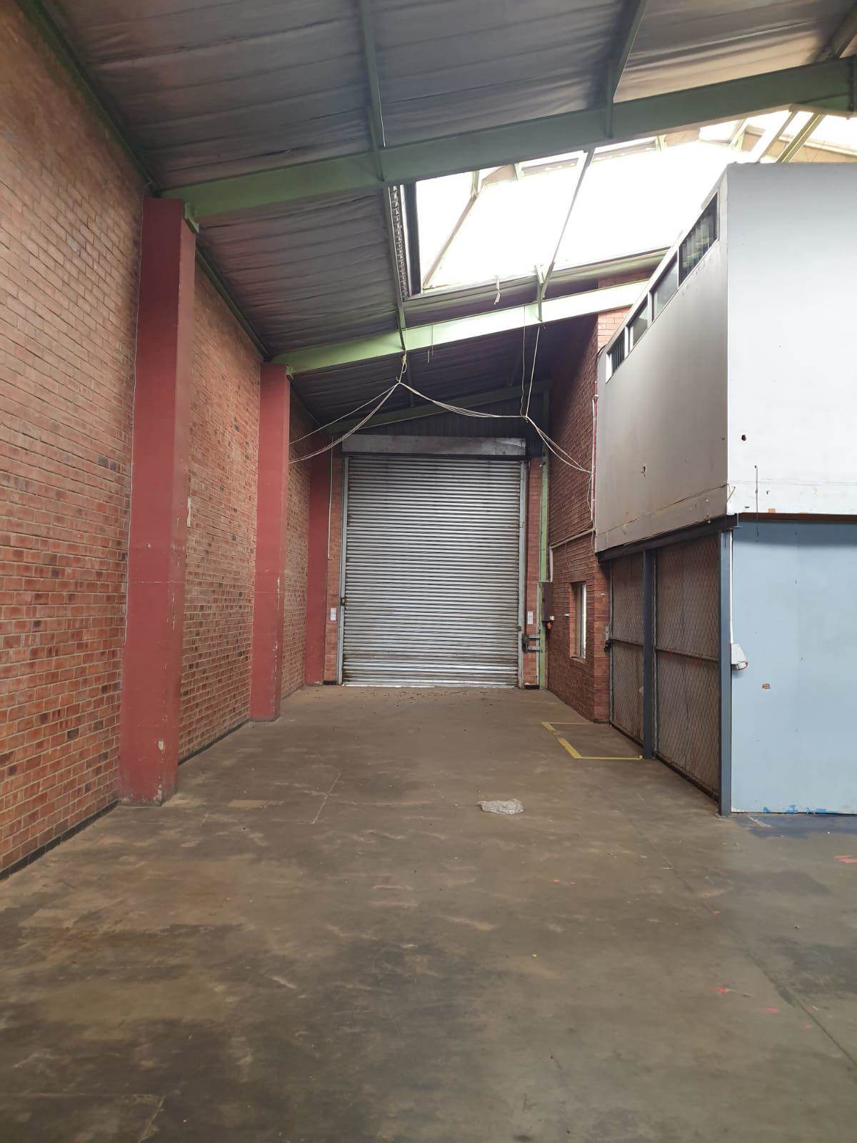 396  m² Industrial space in Prolecon photo number 9