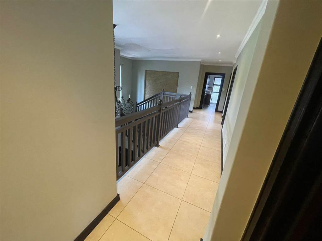 5 Bed House in Edenvale photo number 10