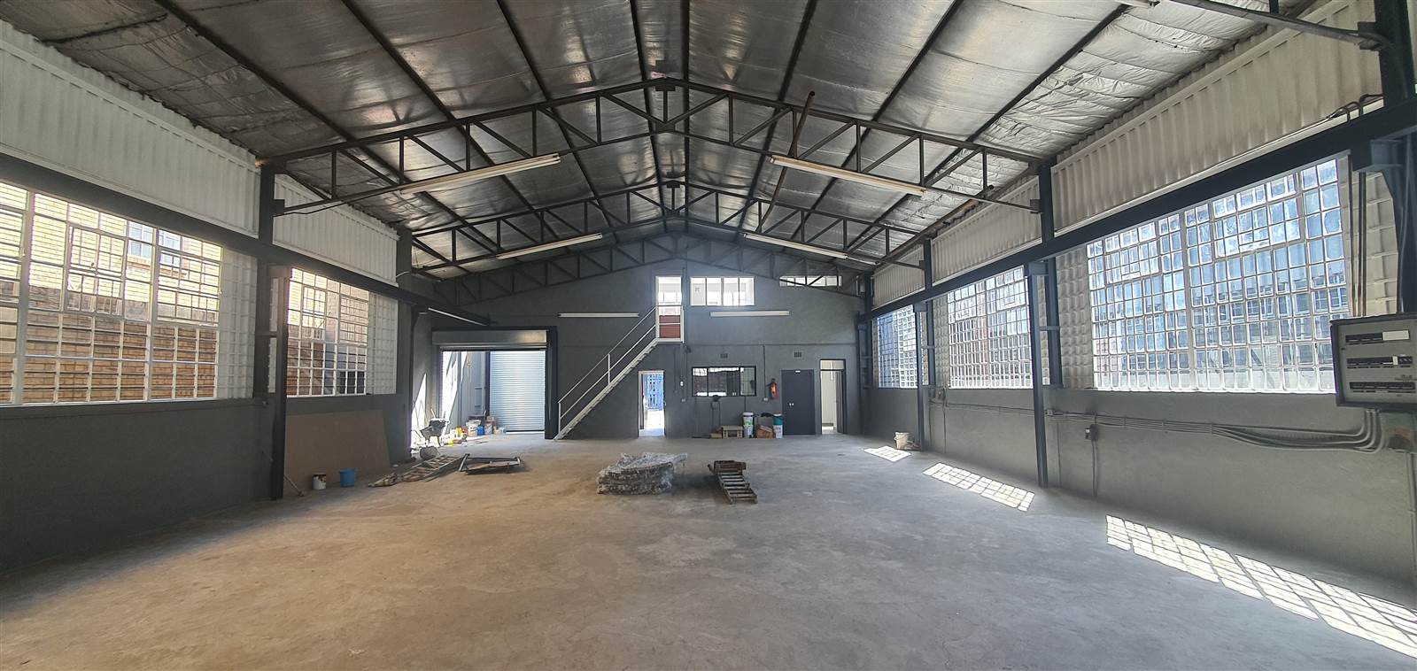 400  m² Industrial space in Driehoek photo number 1