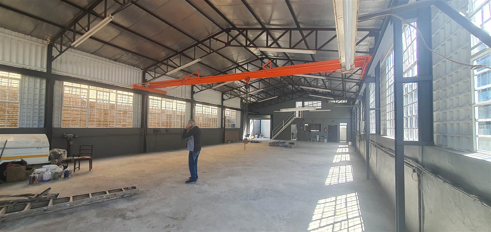 400  m² Industrial space in Driehoek photo number 2