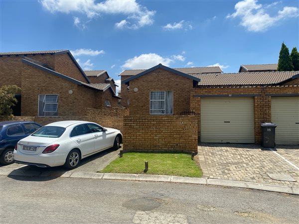 2 Bed Townhouse in Honey Park