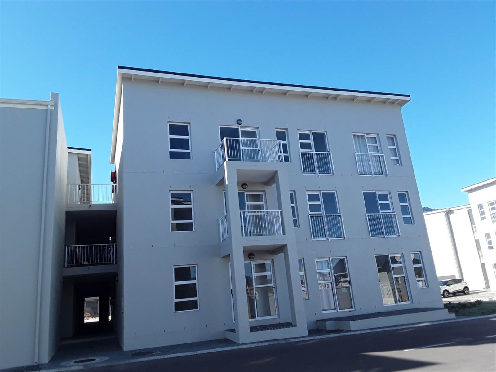 1 Bed Apartment in Northern Paarl photo number 3