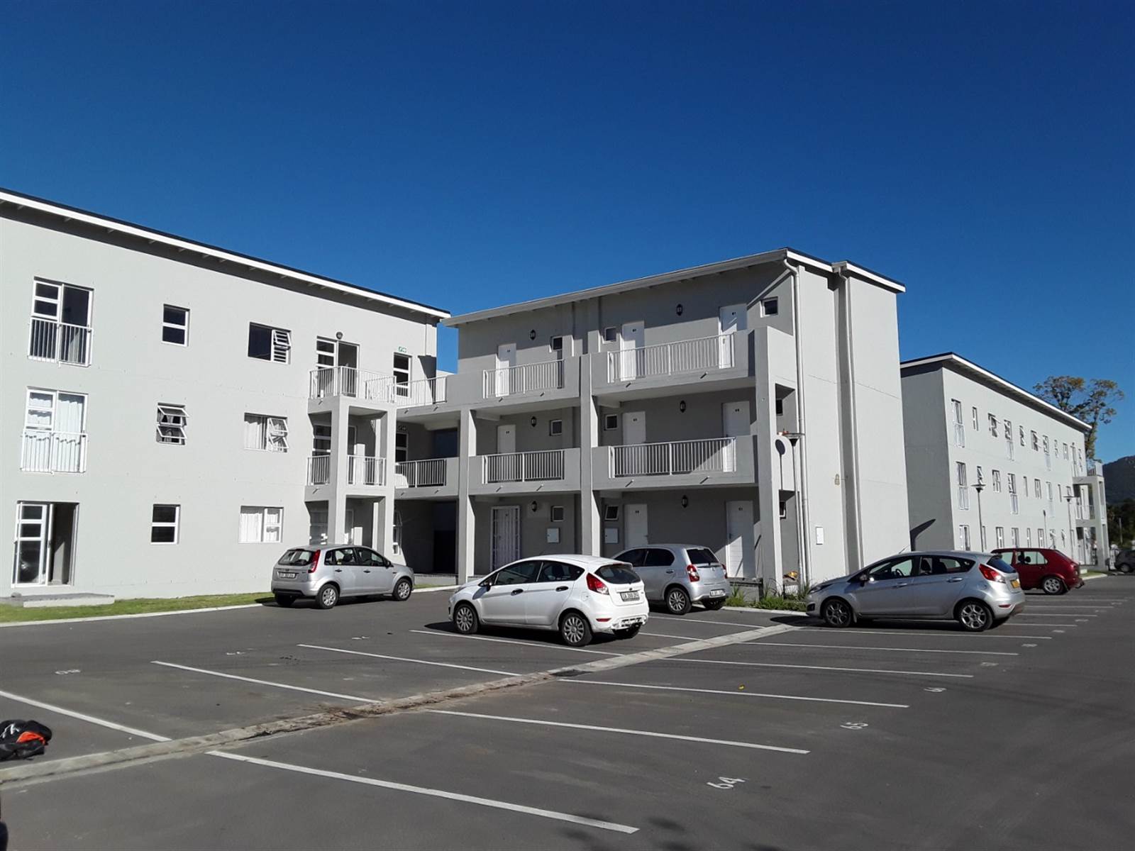 1 Bed Apartment in Northern Paarl photo number 11