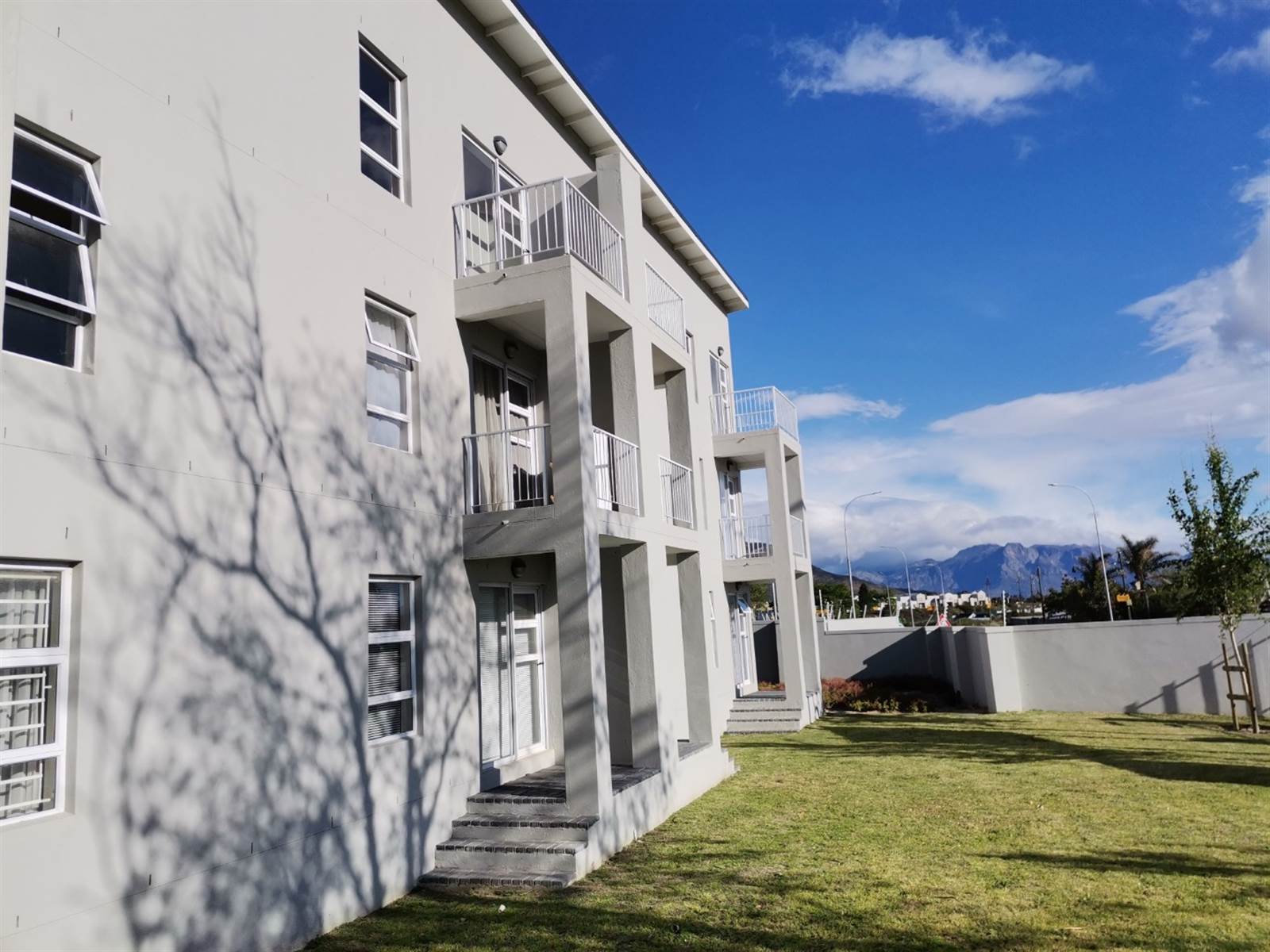 1 Bed Apartment in Northern Paarl photo number 12