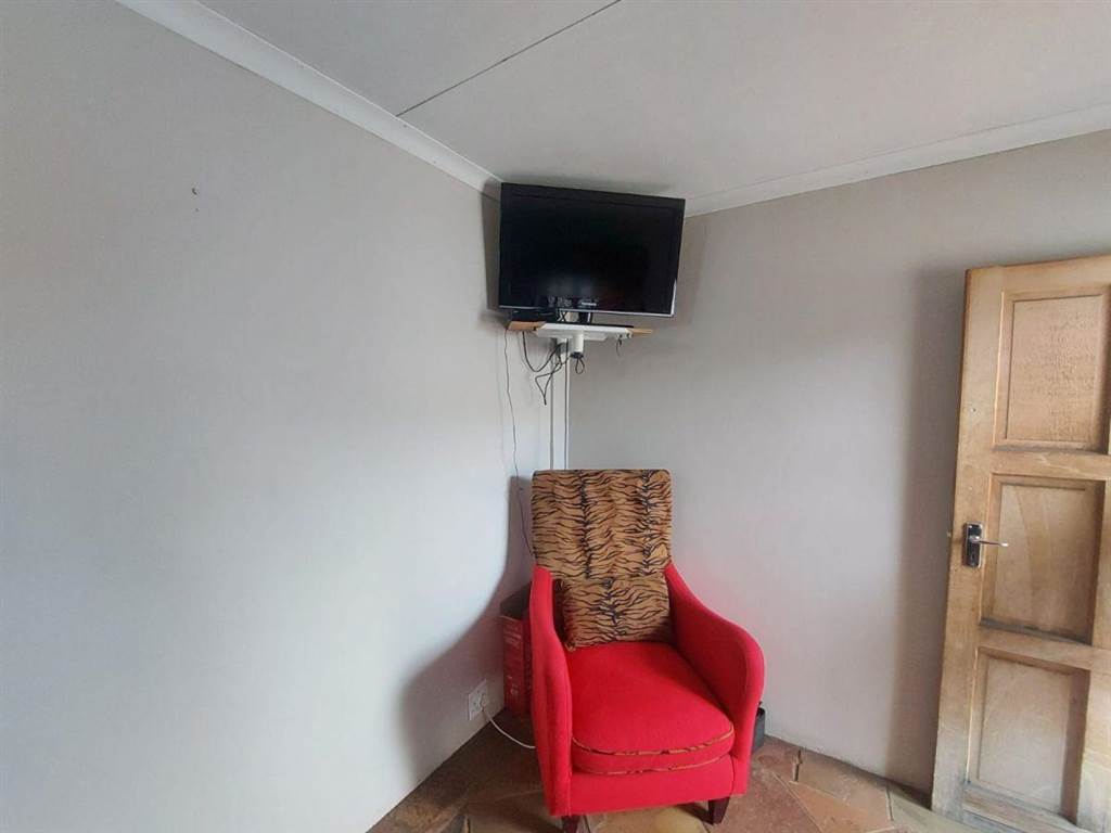 1 Bed Flat in Secunda photo number 2