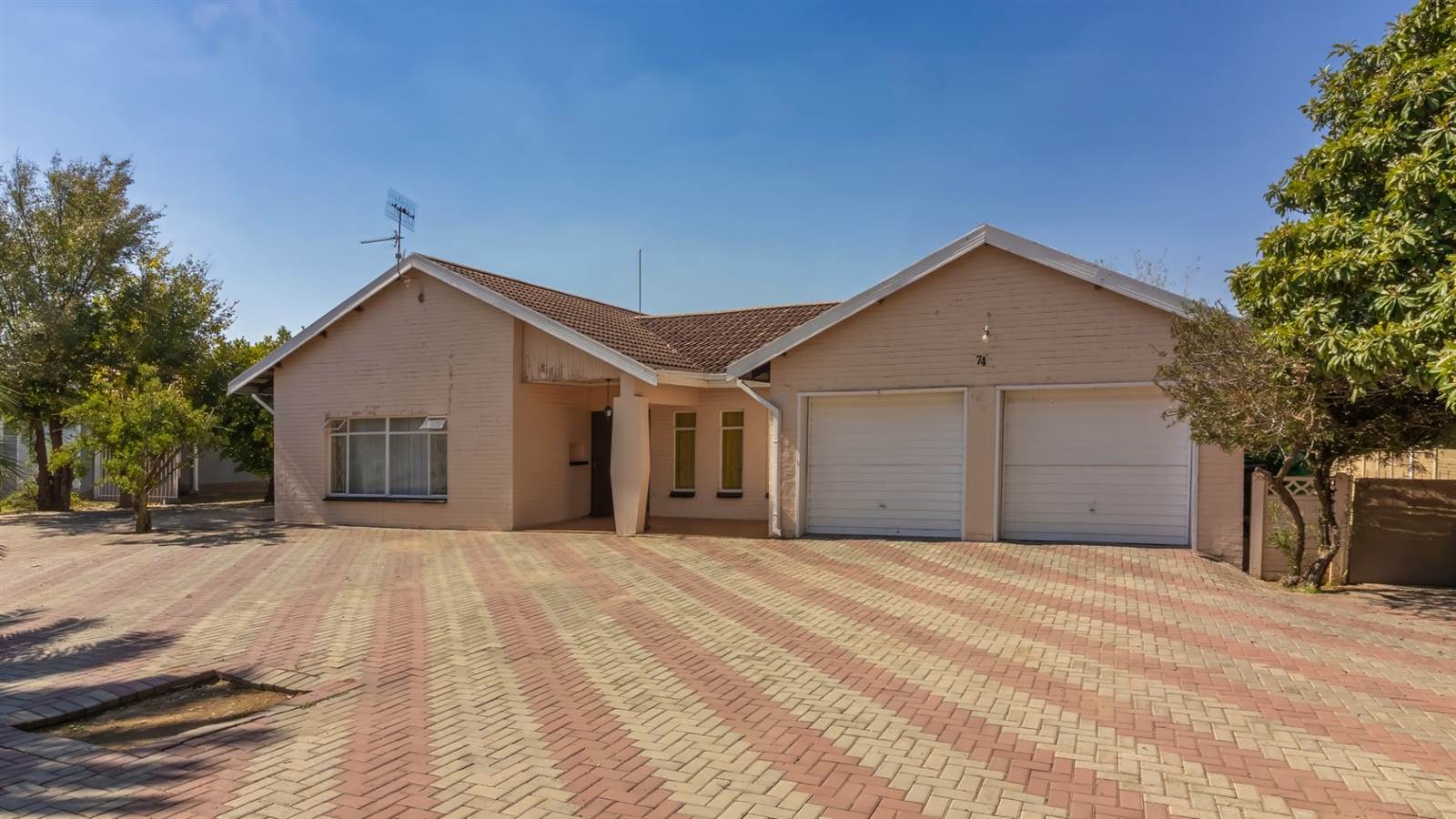 4 Bed House in Kroonstad photo number 2
