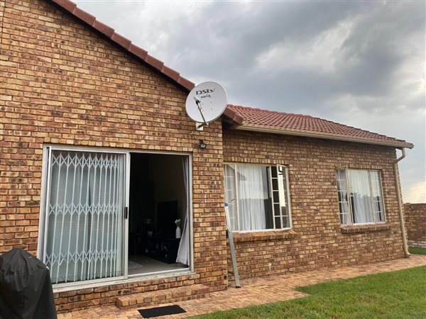 3 Bed Townhouse in Kyalami AH
