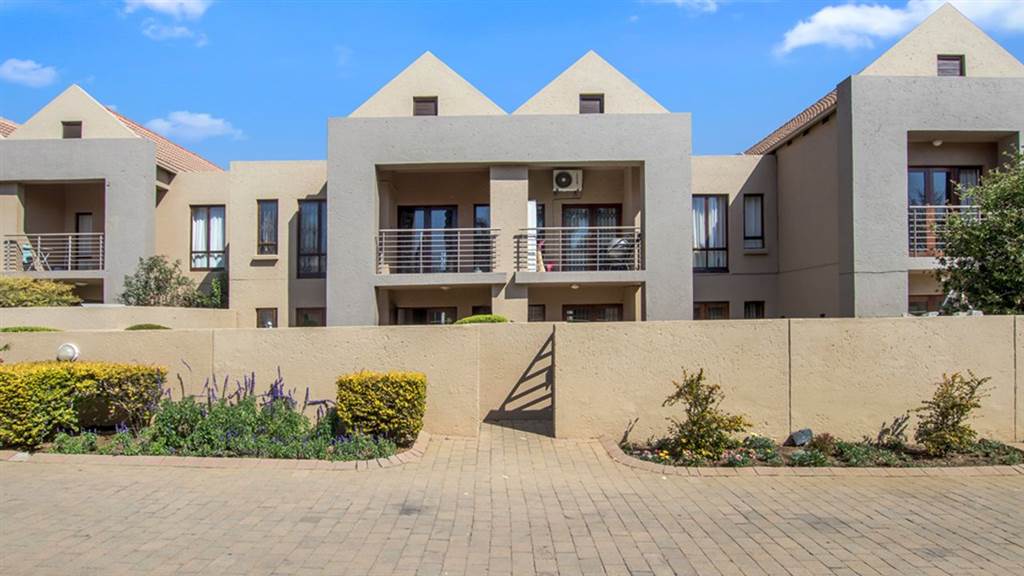2 Bed Apartment in Woodmead photo number 1