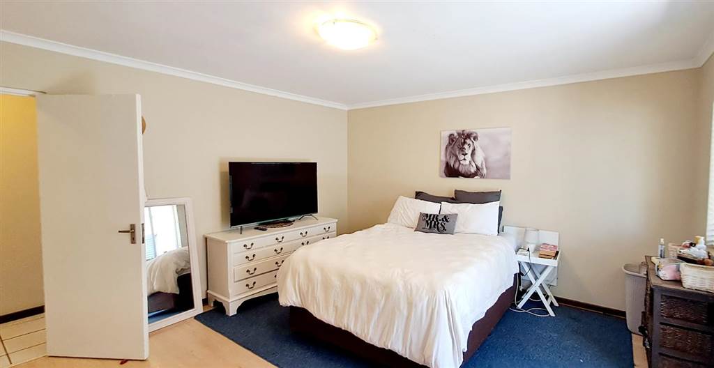 2 Bed Apartment in Lower Robberg photo number 1