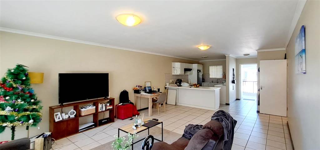 2 Bed Apartment in Lower Robberg photo number 9