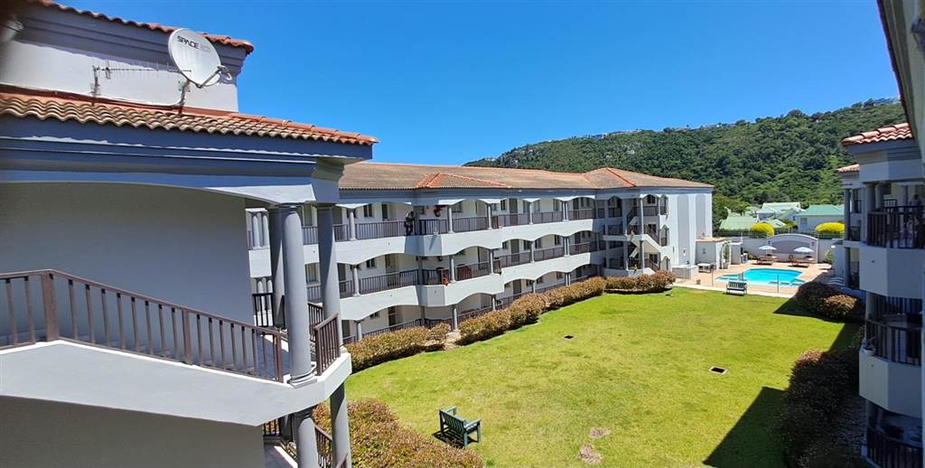 2 Bed Apartment in Lower Robberg photo number 2