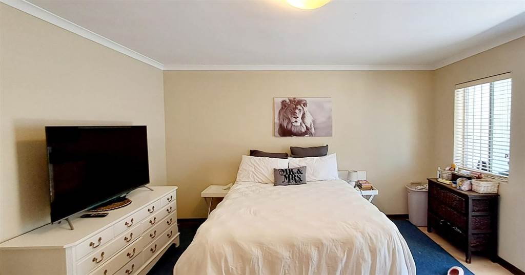 2 Bed Apartment in Lower Robberg photo number 6
