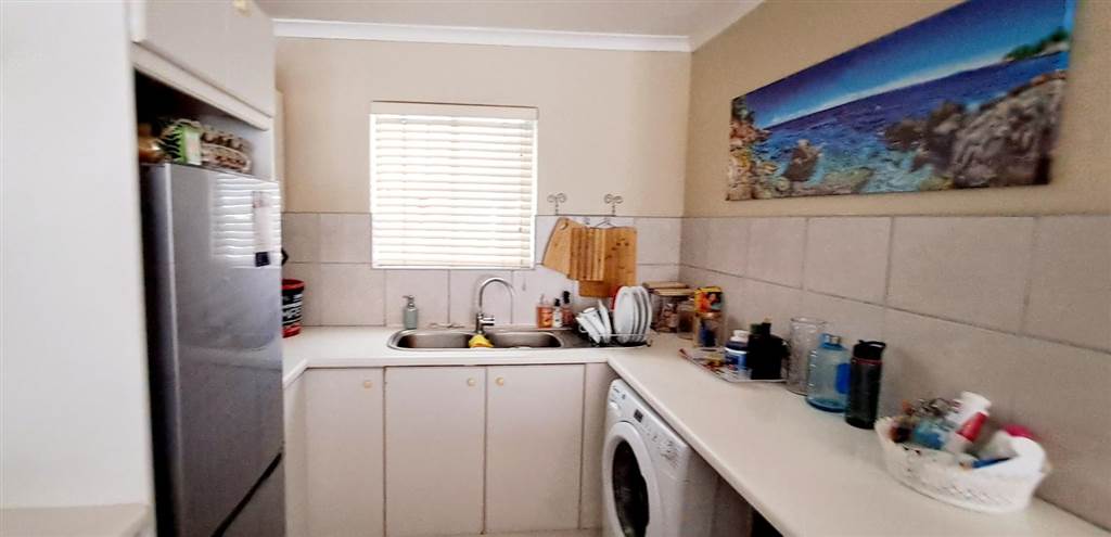 2 Bed Apartment in Lower Robberg photo number 4