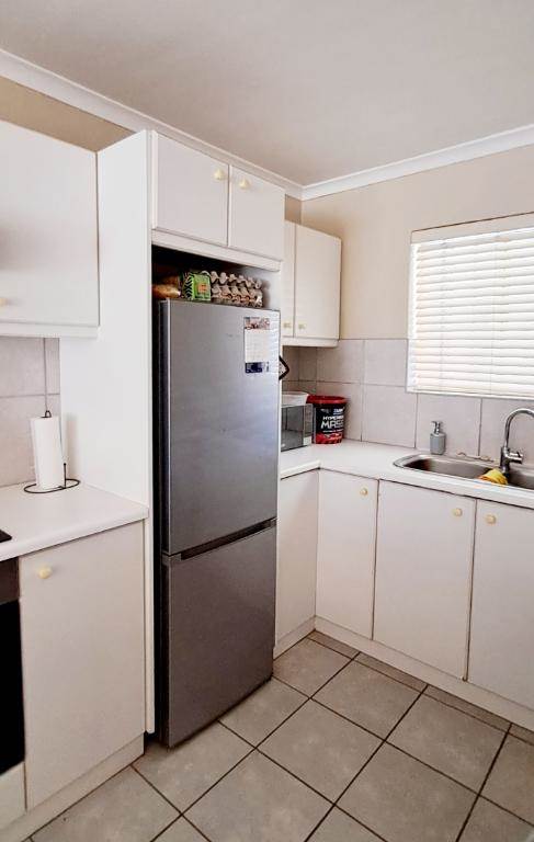 2 Bed Apartment in Lower Robberg photo number 3