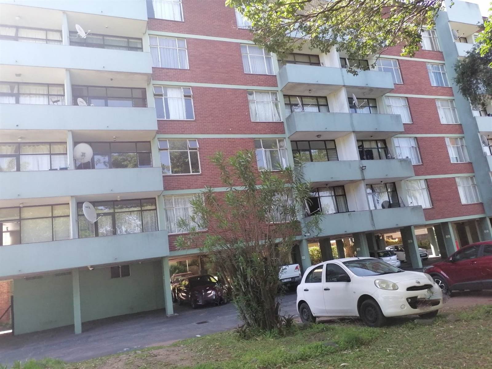 2 Bed Apartment in Pinetown Central photo number 1