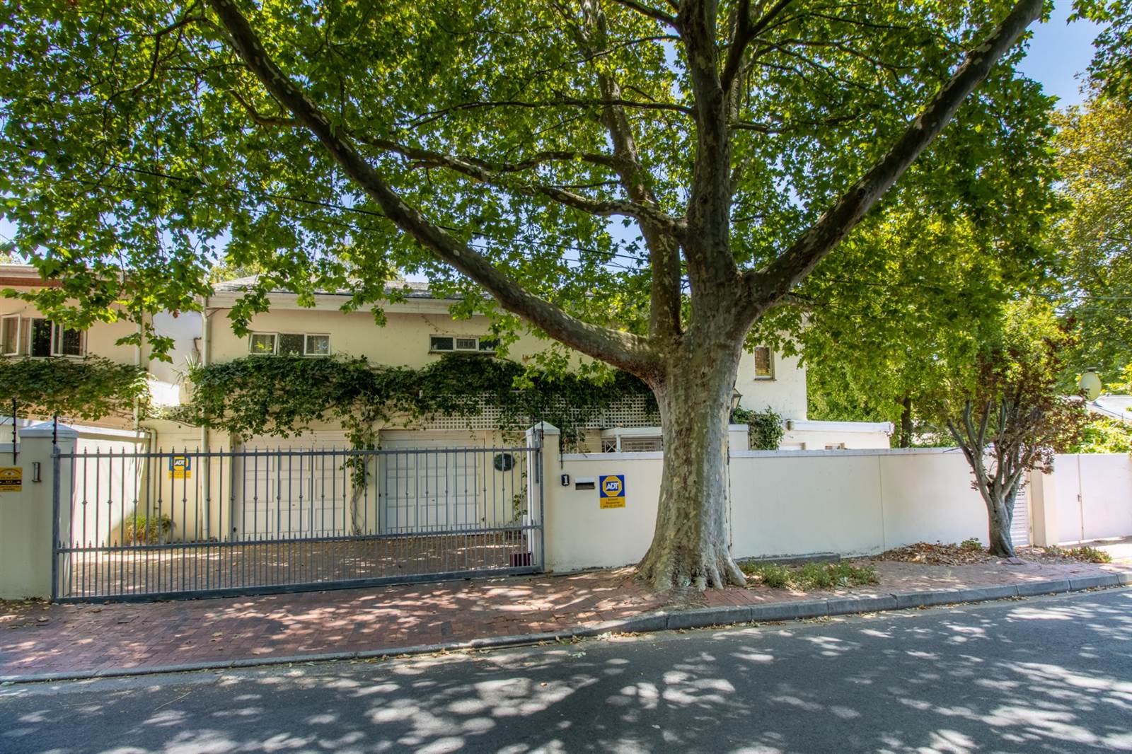 5 Bed House in Constantia photo number 2