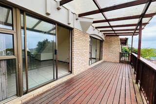 3 Bed Townhouse in Beacon Bay photo number 7