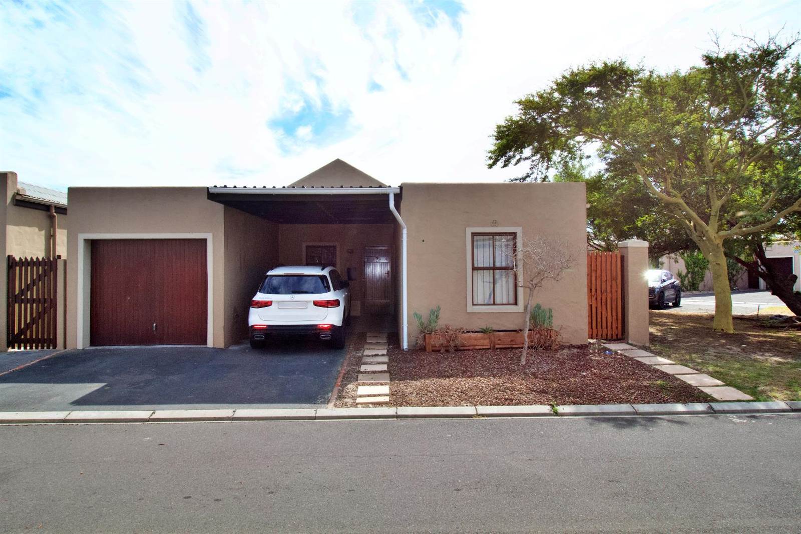 3 Bed House in Tableview photo number 29