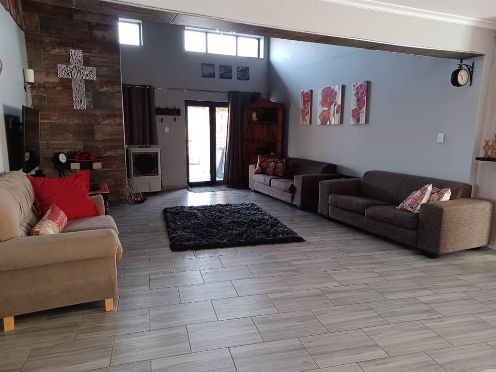 4 Bed House in Magersfontein Memorial Golf Estate photo number 12