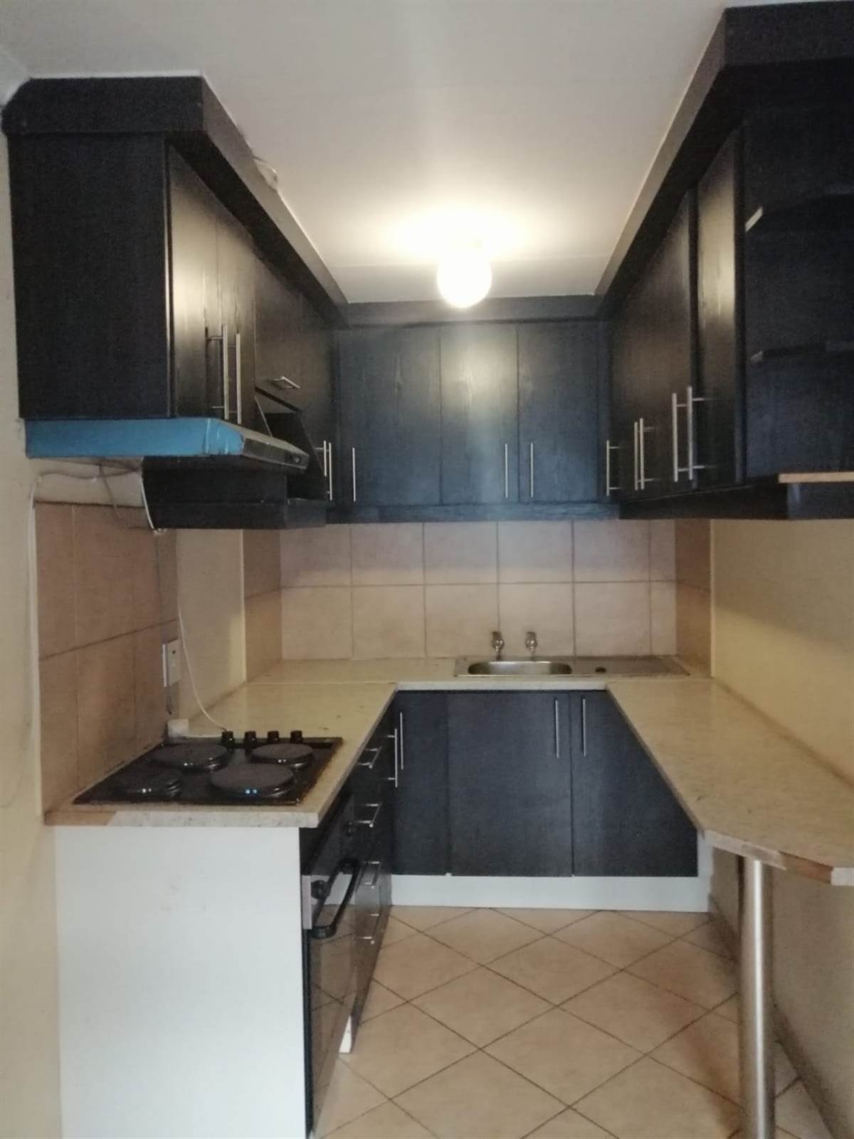 2 Bed Townhouse in Olievenhoutbosch photo number 2