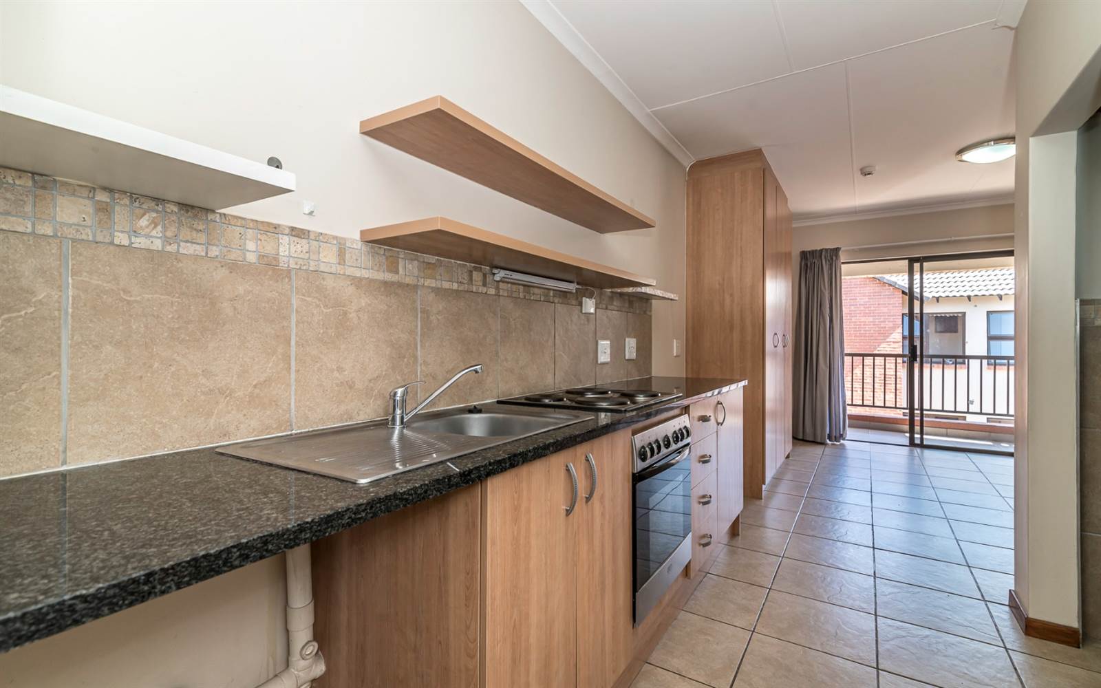1 Bed Apartment in Douglasdale photo number 3