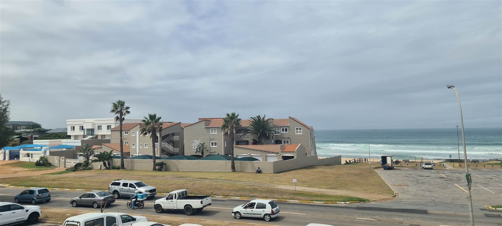2 Bed Apartment in Jeffreys Bay photo number 4