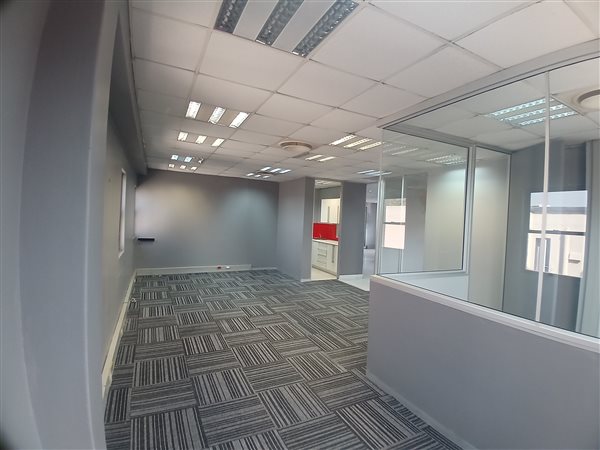 146  m² Commercial space