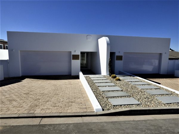 3 Bed House in Yzerfontein