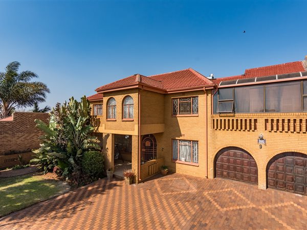 7 Bed House in Lenasia