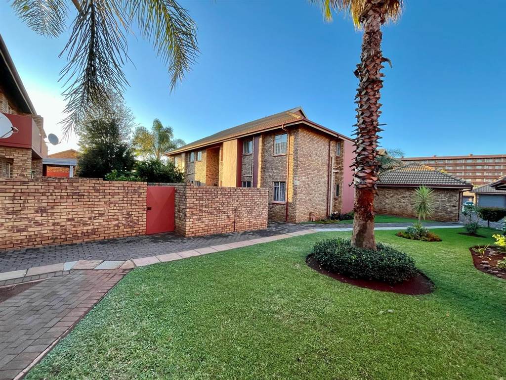 3 Bed Townhouse in Centurion CBD photo number 1