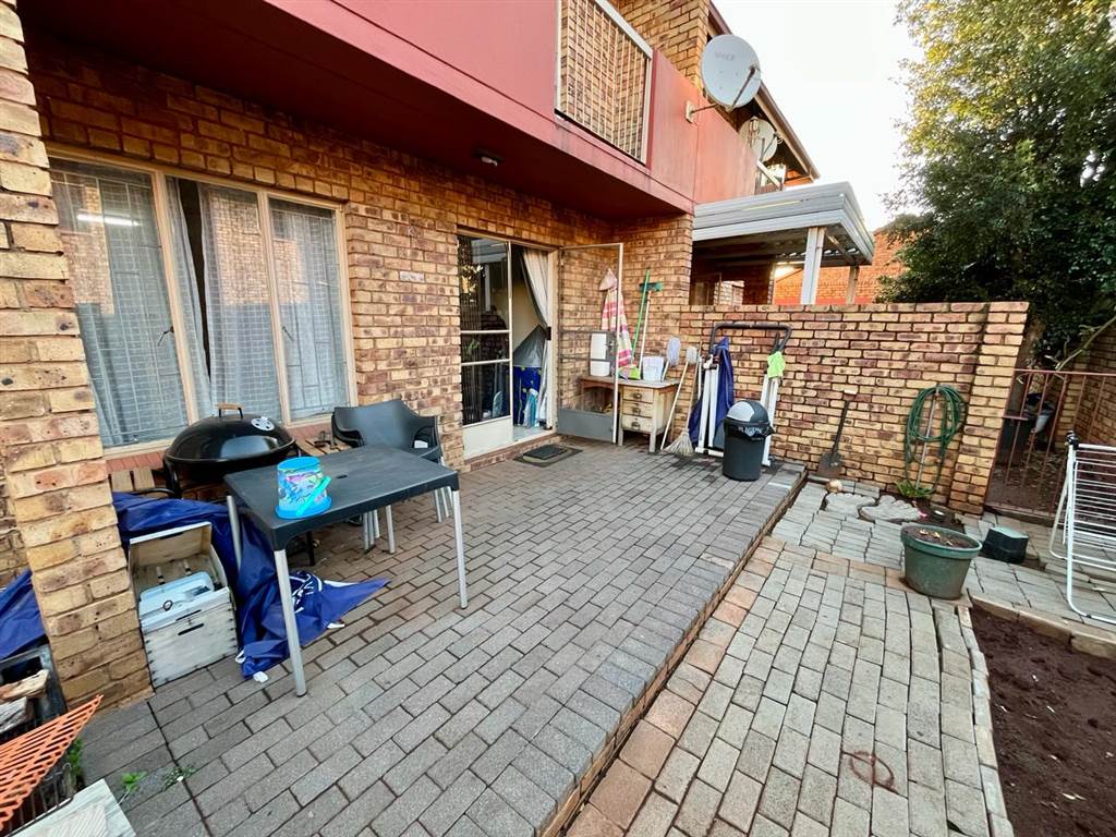 3 Bed Townhouse in Centurion CBD photo number 9