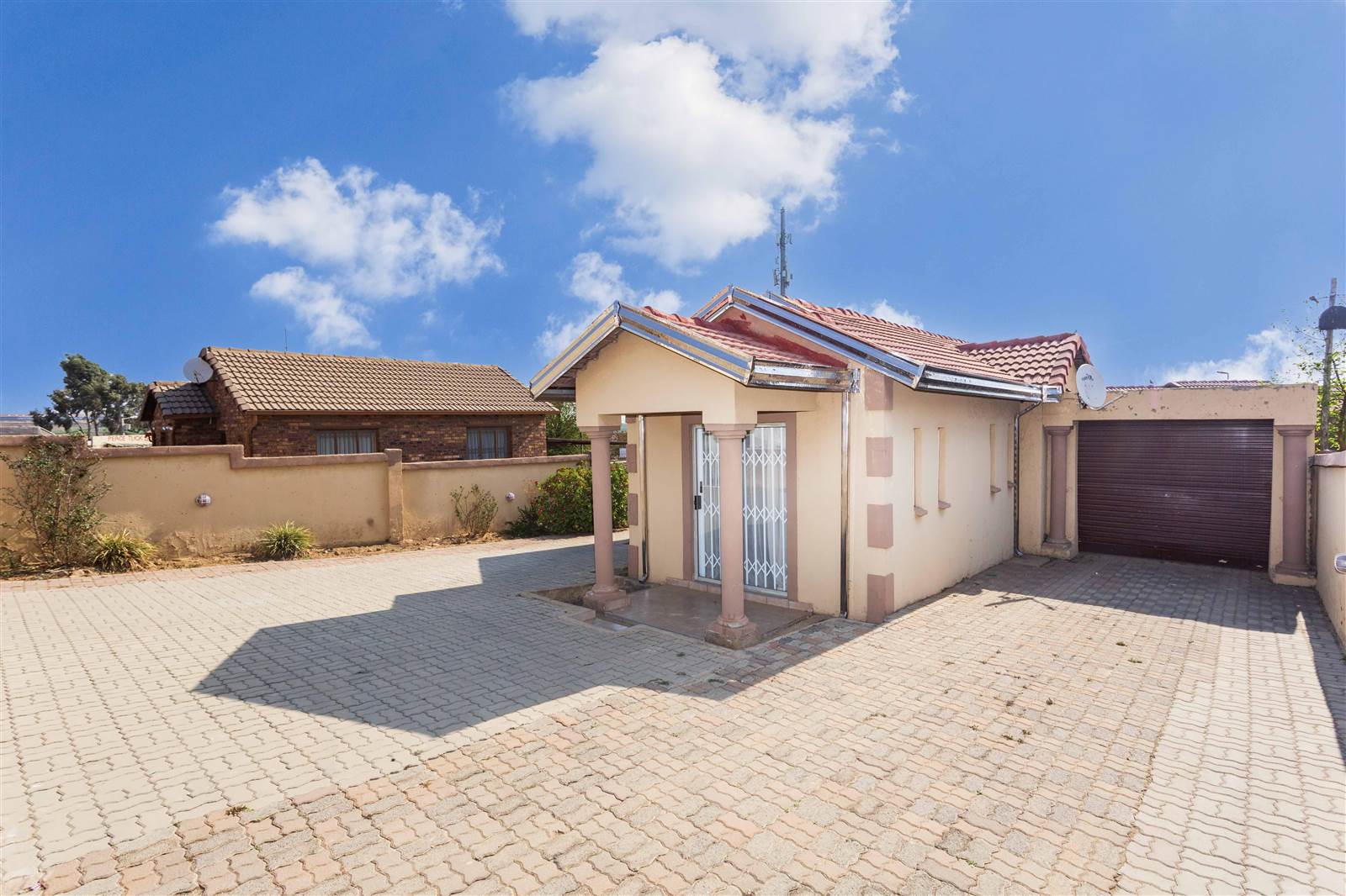 3 Bed House in Klipfontein View photo number 2