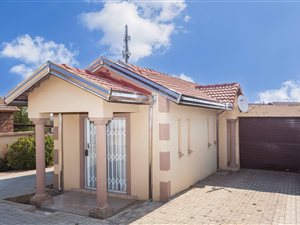 3 Bed House in Klipfontein View
