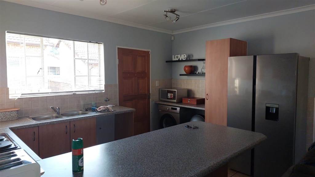 3 Bed Townhouse in Sasolburg photo number 6