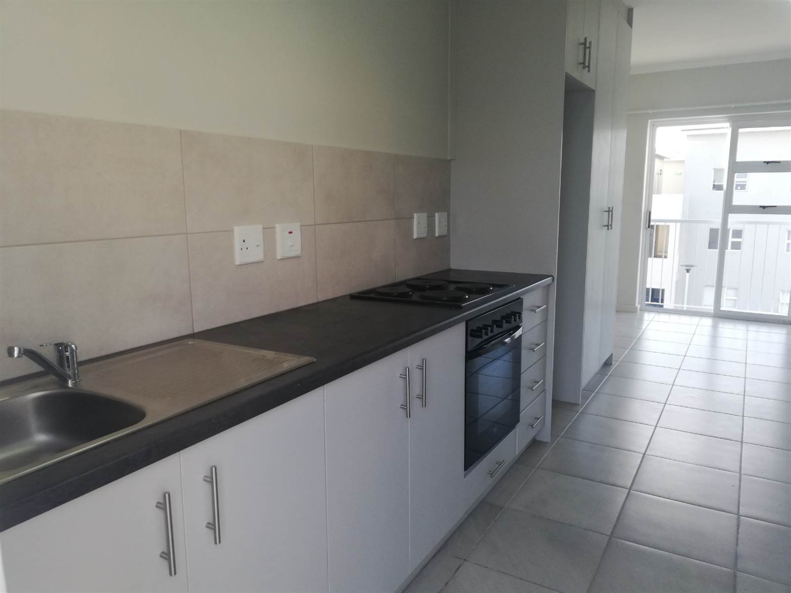 1 Bed Apartment in Paarl photo number 1