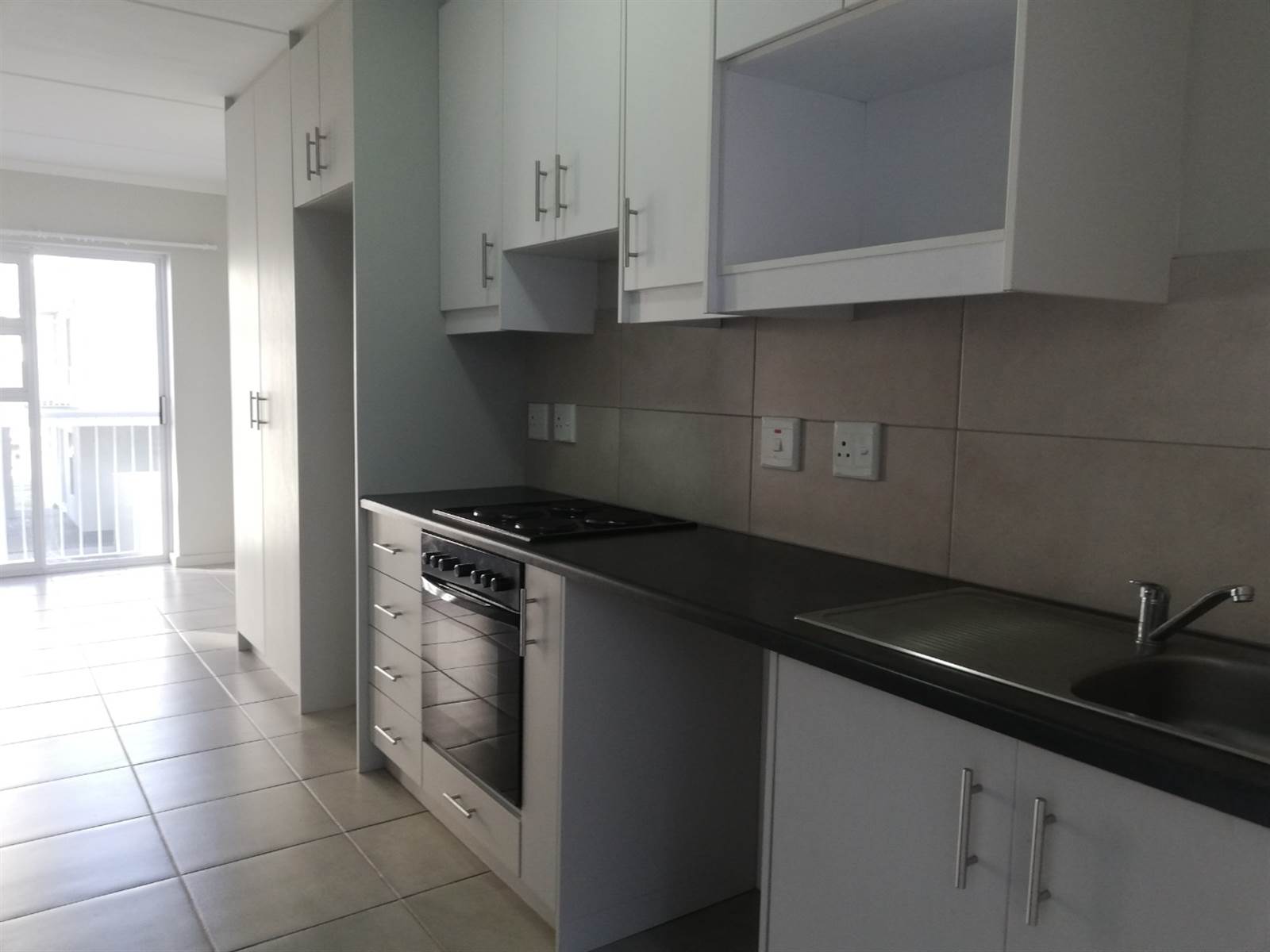 1 Bed Apartment in Paarl photo number 9