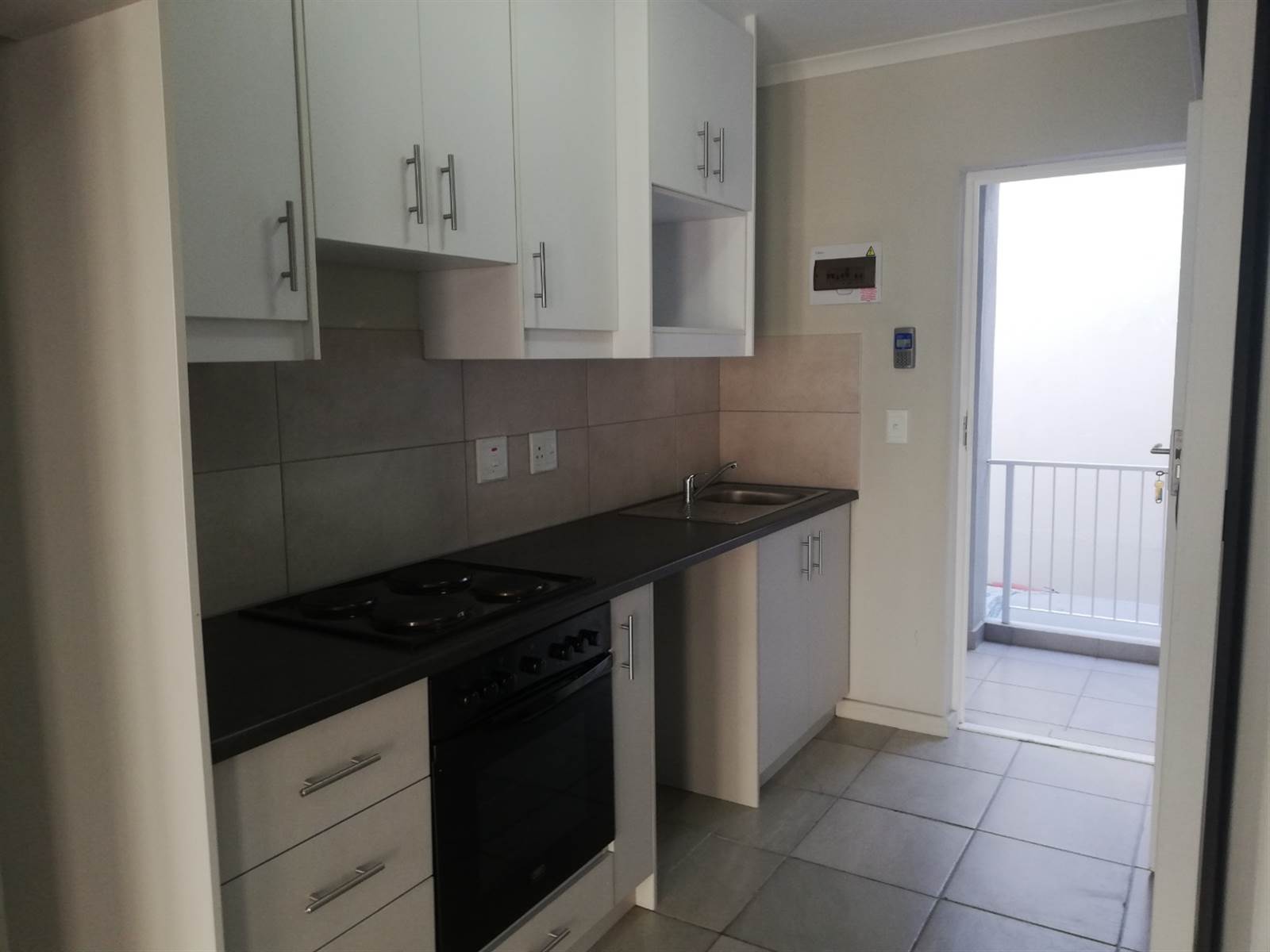 1 Bed Apartment in Paarl photo number 13